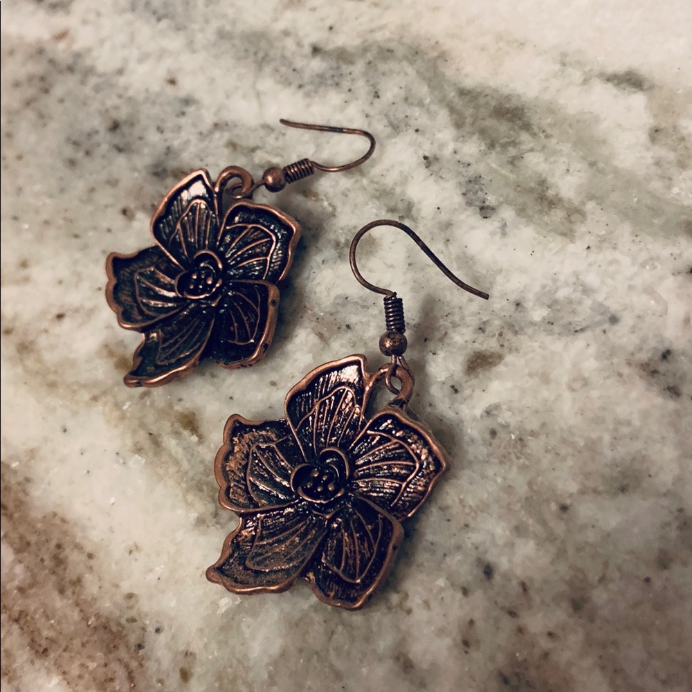 Paparazzi flower earrings